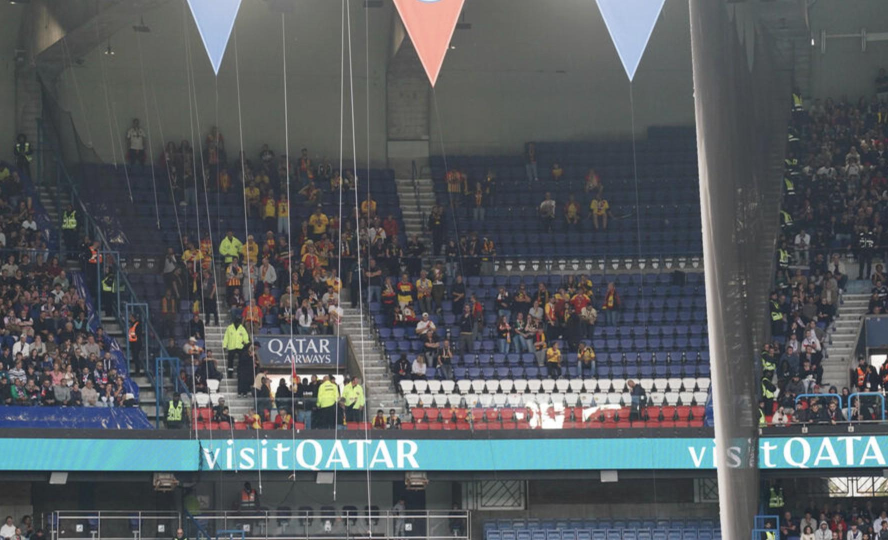 描述了球迷, 在信中表示 描述了球迷, 在信中表示